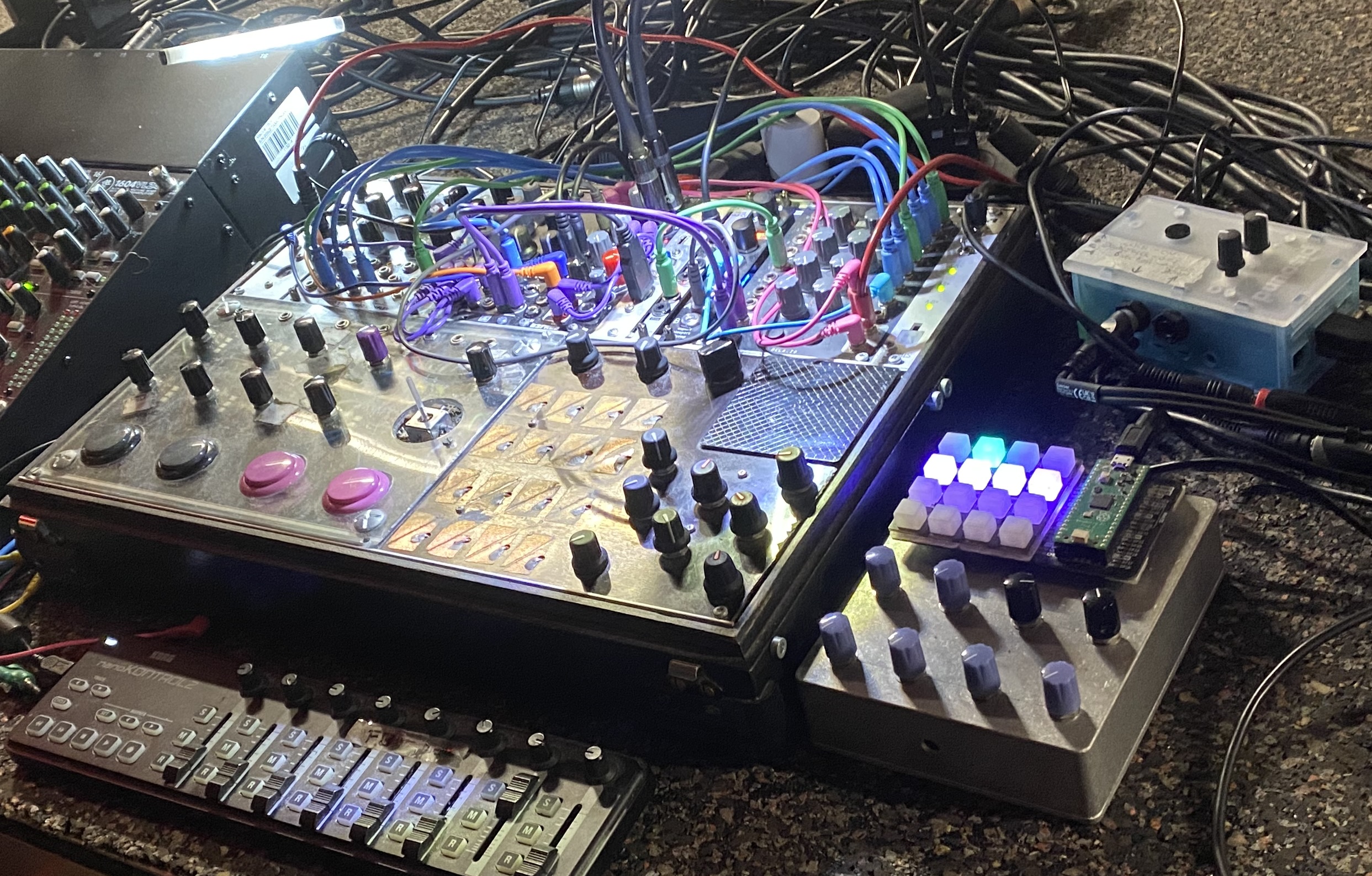 diy mulekularsynth live setup